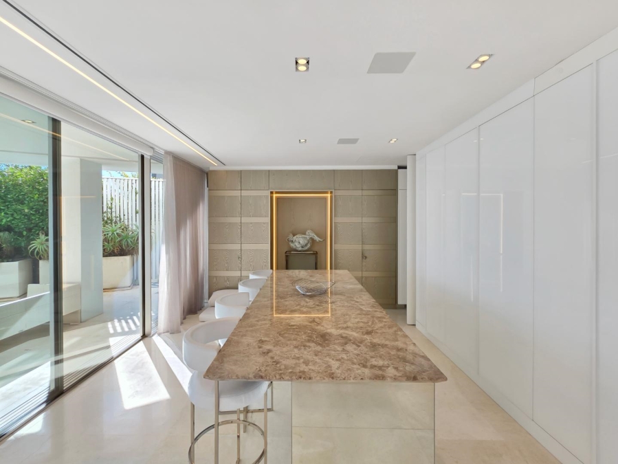 5 Bedroom Property for Sale in Fresnaye Western Cape